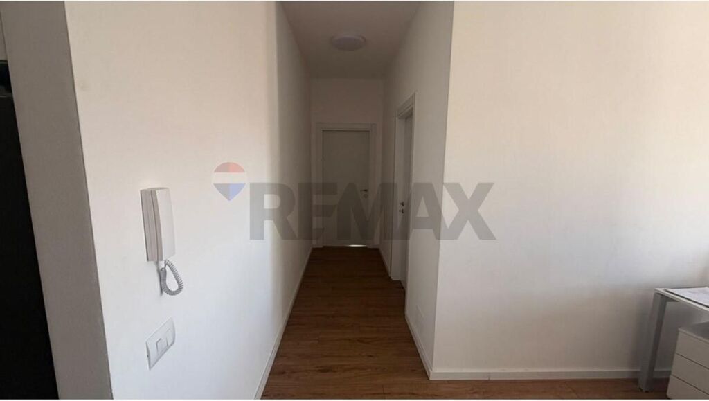 Office - For Rent - Barricades Street, Tirana