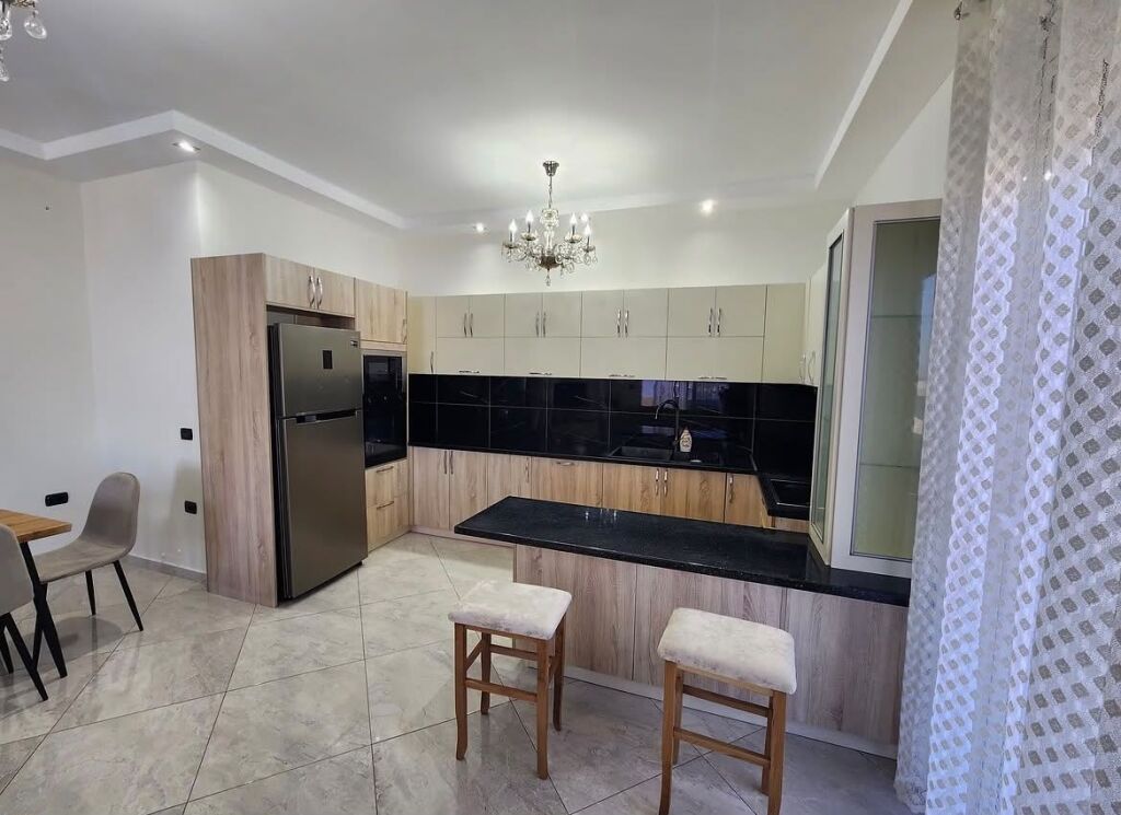 Apartament 3+1 me qira tek Liqeni i Thate, prane Spitalit te Kafsheve