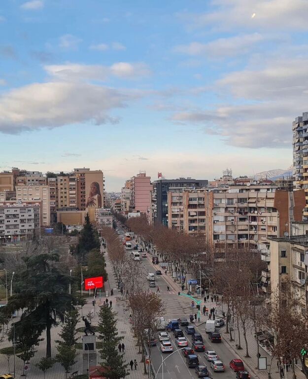 Toke Truall per Shitje Qender tek Rr. Barrikadave buze rruges Tiran ID 5599