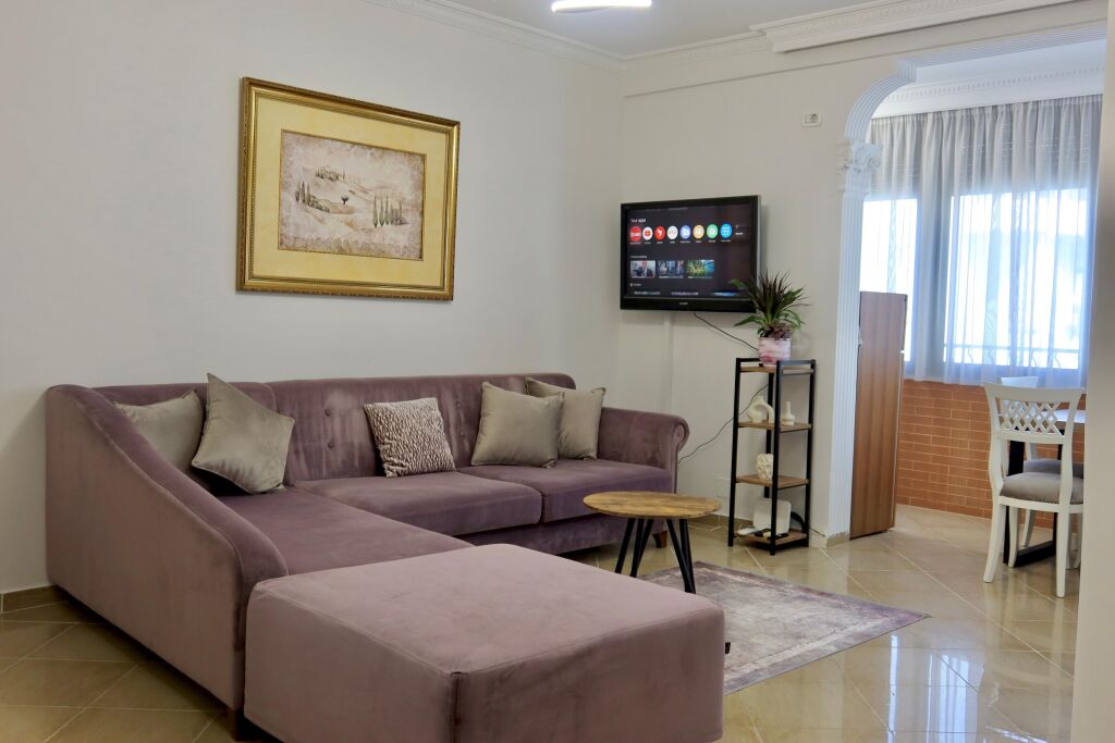 Jepet Apartament 2+1 me qera Tek Ish Ekspozita. prane Gjykates se Rrethit  ID 5612
