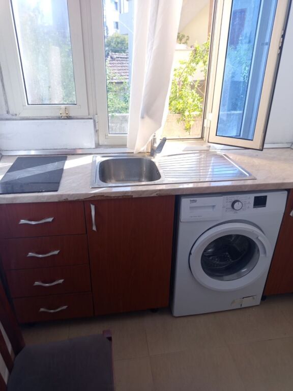 GARSONIERE 30,000 LEKE PRANE FAKULTETIT TE GJUHEVE TE HUAJA