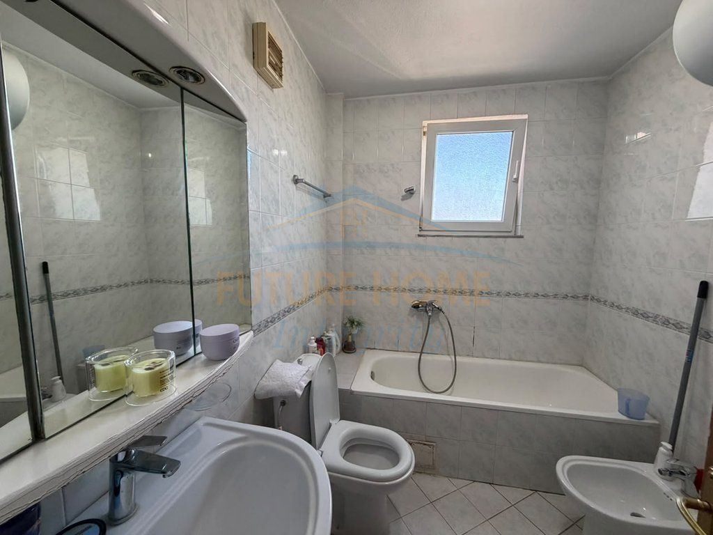 Shitet, Apartament 2+1, Rruga e Dibrës, Tiranë.