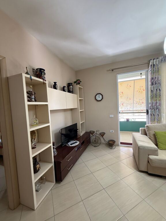 Apartament 1+1 për shitje Yzberisht !