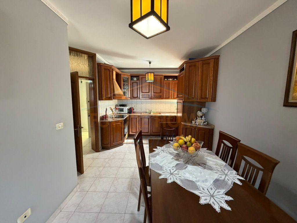 In vendita, Appartamento 2+1, Via Dibrës, Tirana.
