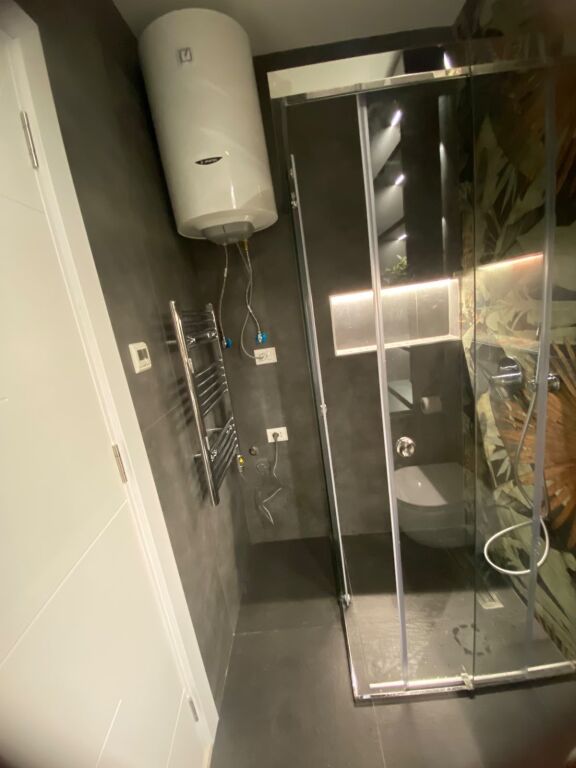 Jepet me qira 1+1+parkim Rruga Jordan Misja 700 mije leke