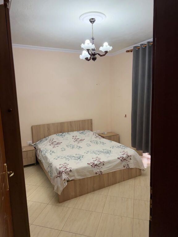 🏠Ne zonen e Saukut jepet me qera kati i I-re i nje vile 2+1,i mobiluar.60,000Leke
