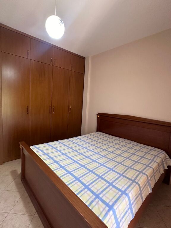 Astir ( prane Bar Famed) apartament me qira 1+1 40,000 leke