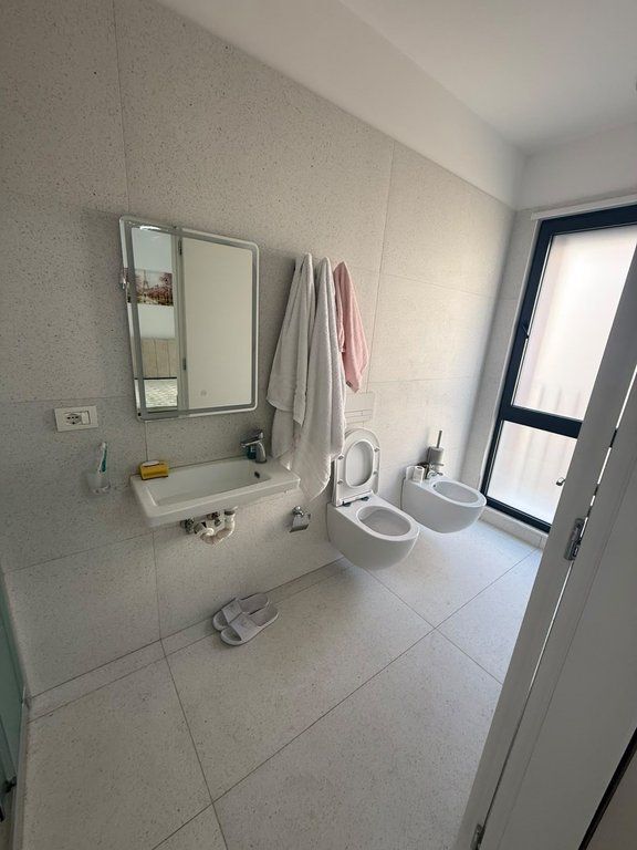 🏡 APPARTAMENTO 2+1+2 IN AFFITTO – EX MERCATO ELETTRICO /Mese 70.000 Lek /Mese
