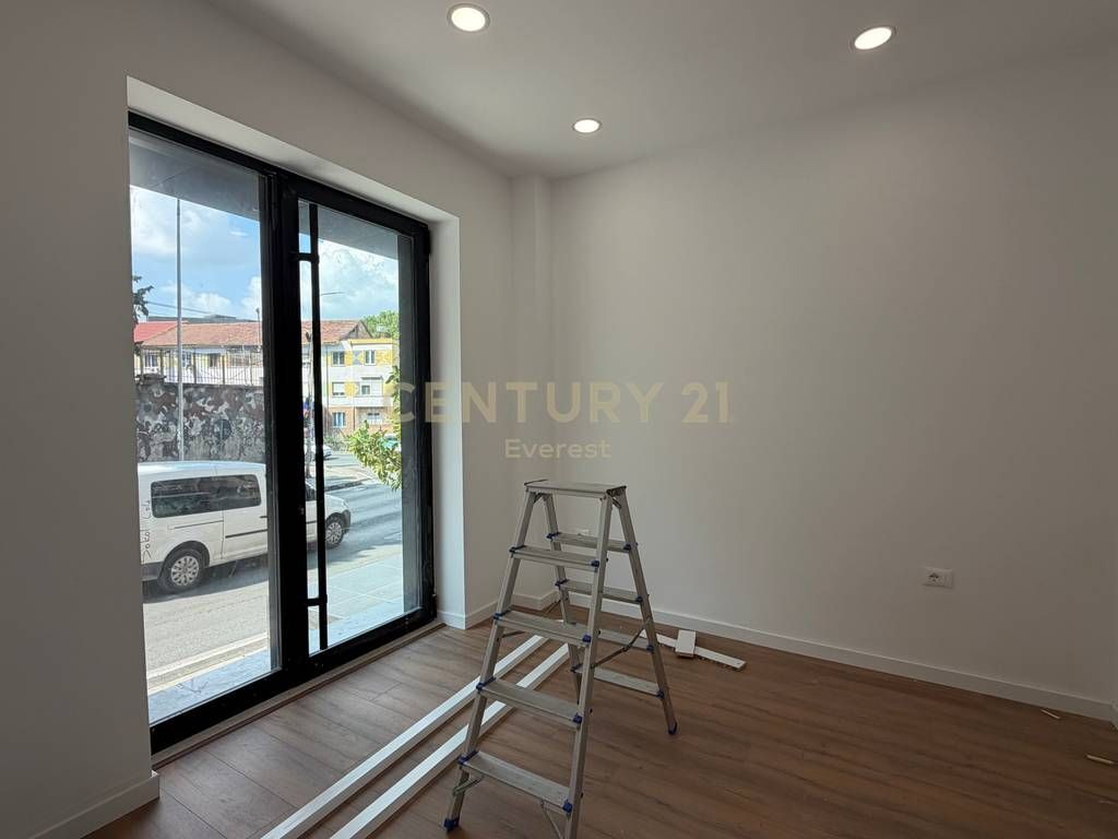United School – 2 business premises for sale