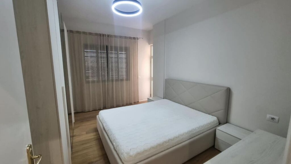 Jepet me qera apartament 1+1, Astir