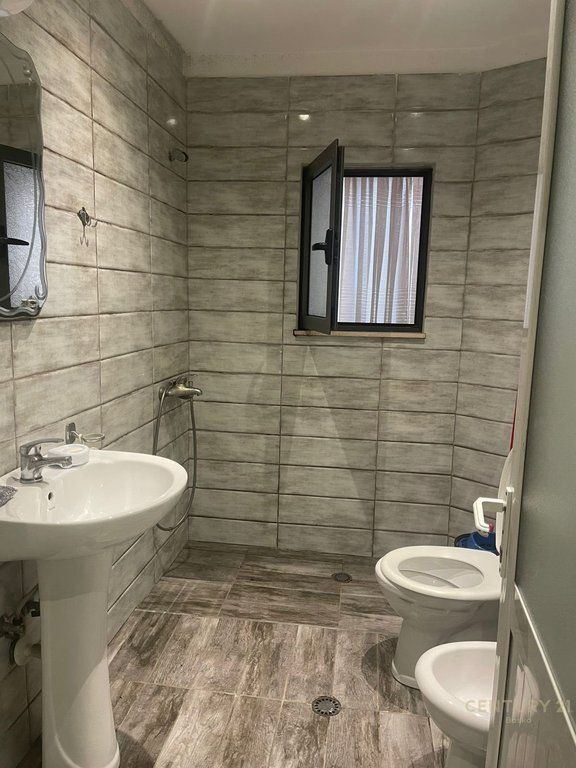 Apartament 1+1 Ish Parku Autobuzave , Tirane