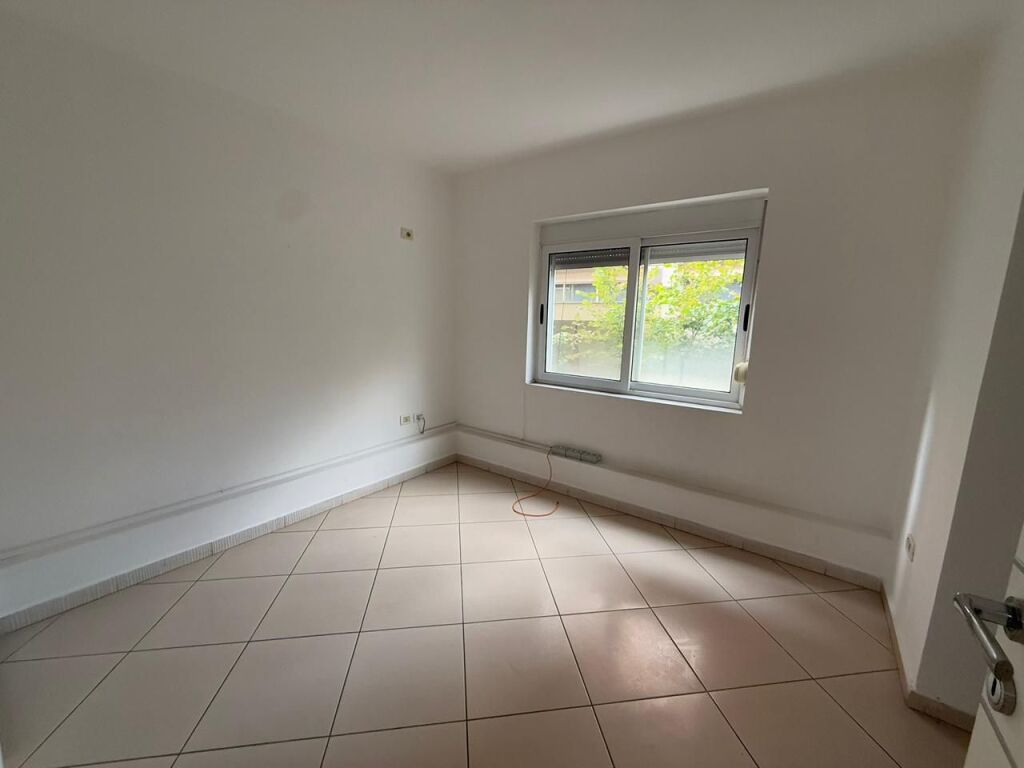 Apartament me Qira, për Biznes, Kati 1 (jo 0) — Rr. Myslym Shyri, Tiranë