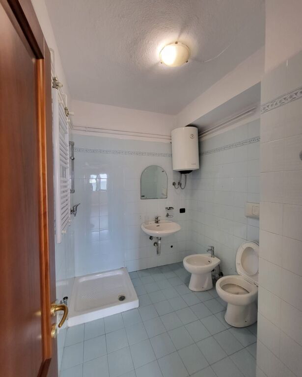 🏢 UFFICIO IN AFFITTO – CENTRO, TIRANA