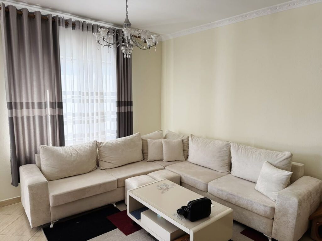 🏠Ne zonen e Saukut jepet me qera kati i I-re i nje vile 2+1,i mobiluar.60,000Leke