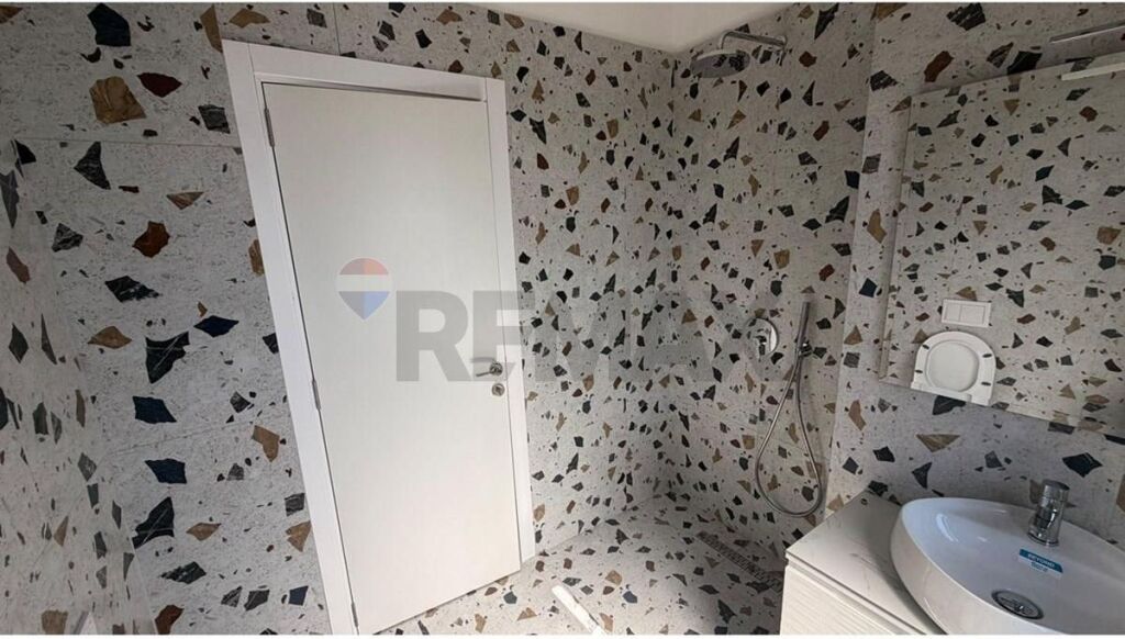 Office - For Rent - Barricades Street, Tirana
