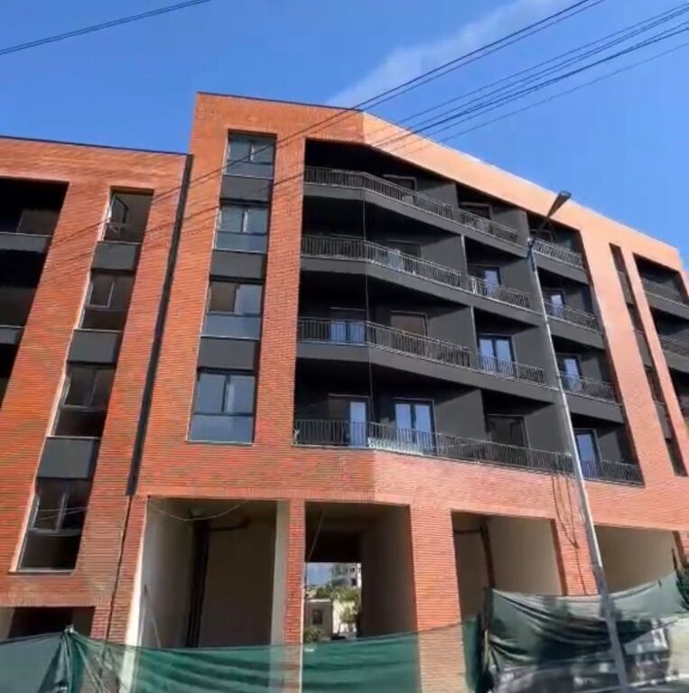 Shitet apartament 2+1 BridgeSide Babrru
