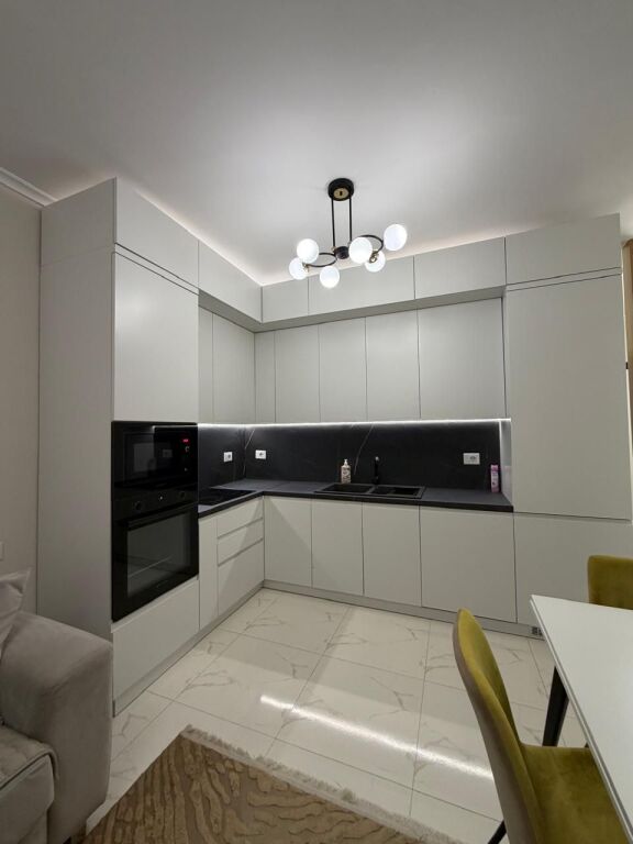 Jepet me qira apartament 2+1 tek Rezidenca Golden Park , Yzberisht , Misto Mame , Pallati me Shigjeta , Astir .
