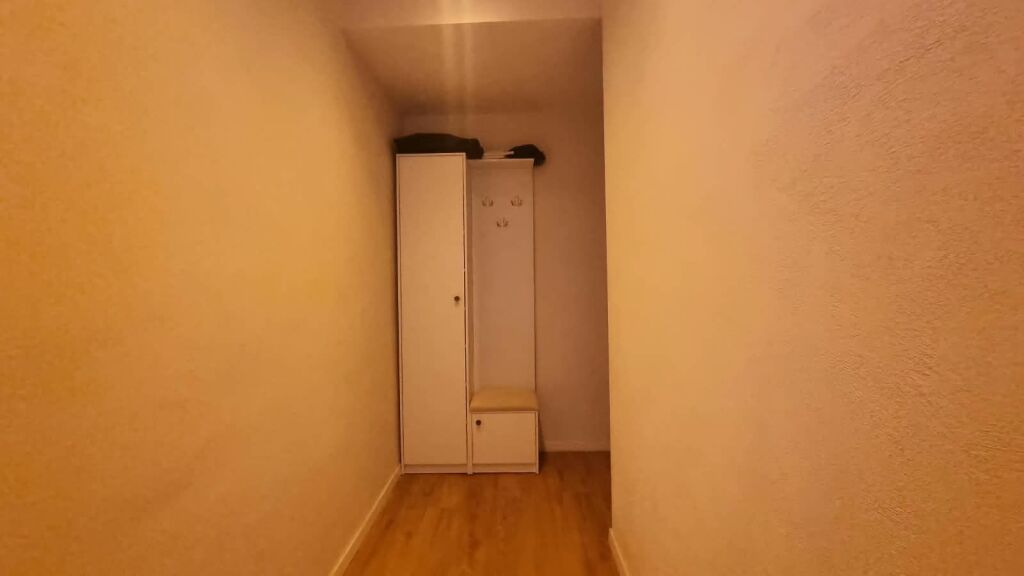 Jepet me qera apartament 1+1, Astir