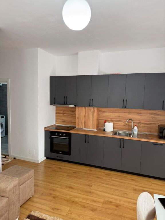 Apartament 2+1 per qira te Bulevardi Kashar