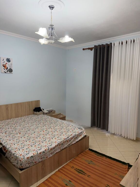 🏠Ne zonen e Saukut jepet me qera kati i I-re i nje vile 2+1,i mobiluar.60,000Leke