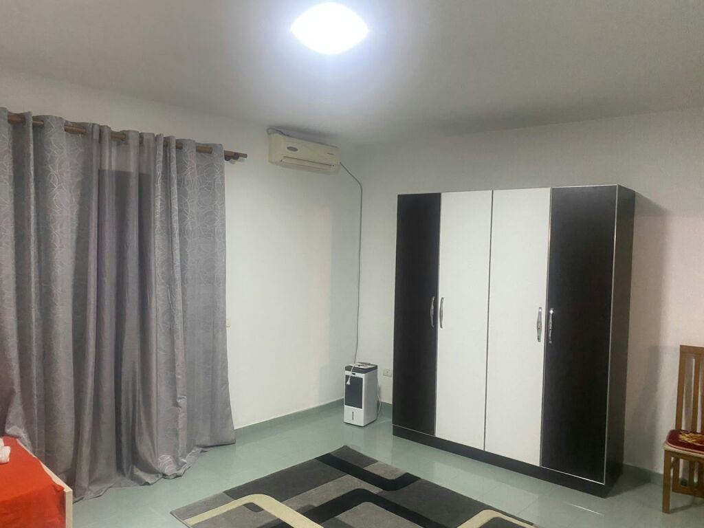 Jepet me Qira Apartament 2+1 për Studentë – Afër Albanian College!
