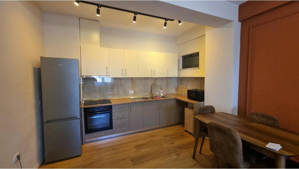 Apartament 1+1, për Qera NE ASTIR