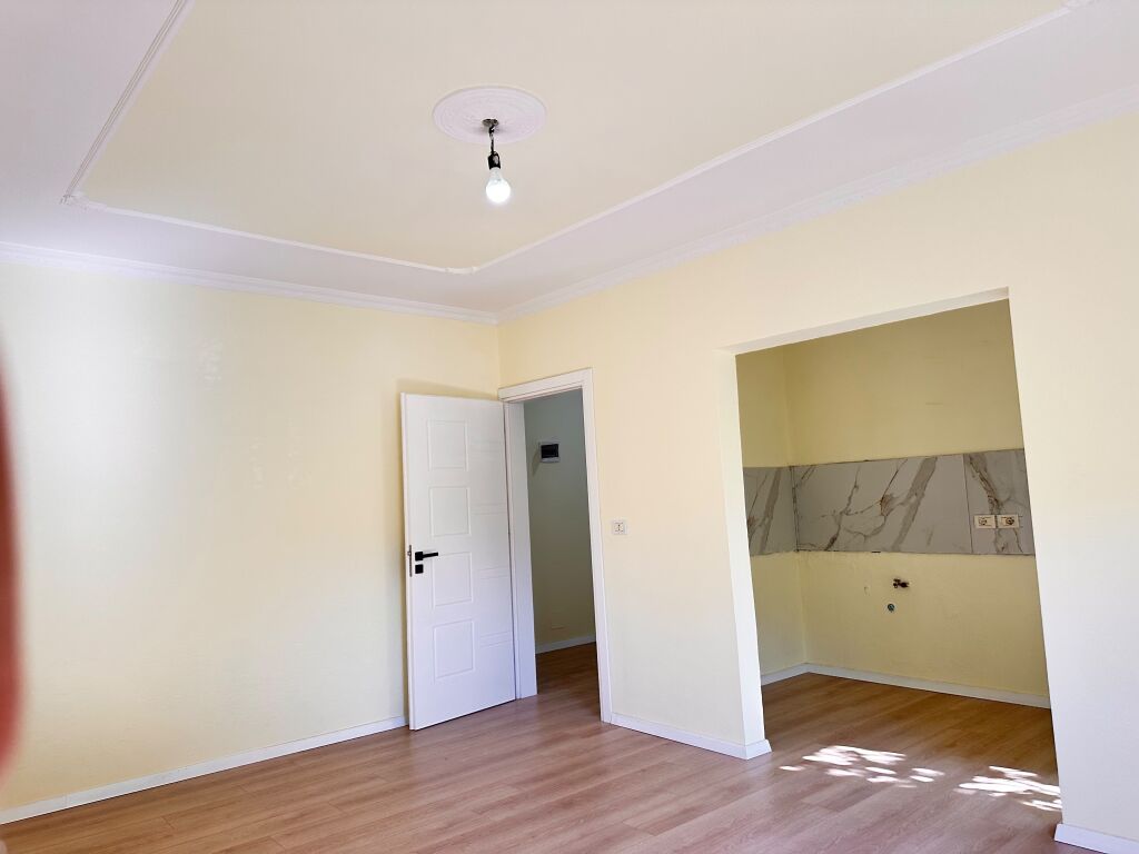 Shitet Apartament 1+1