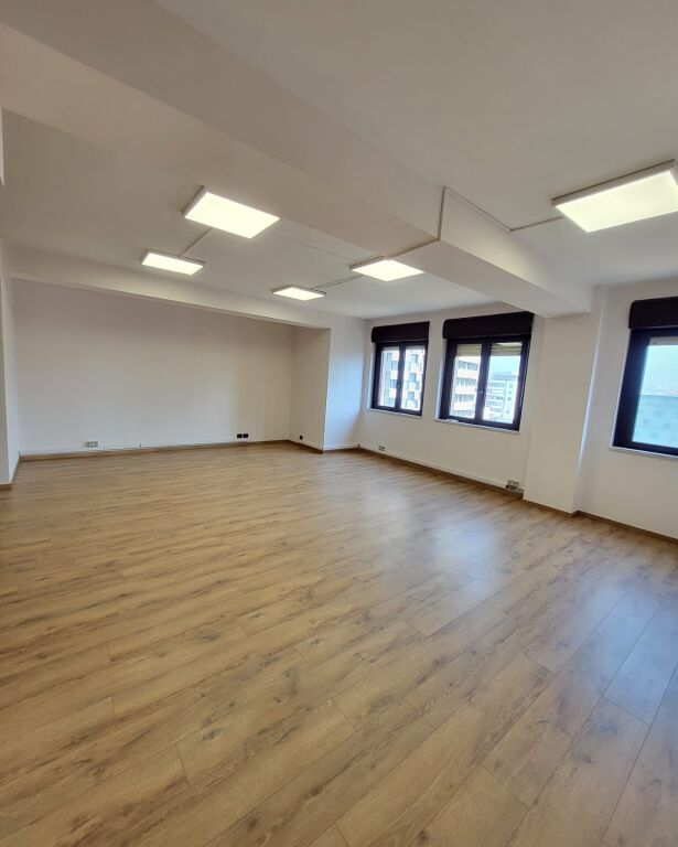 🏢 UFFICIO IN AFFITTO – CENTRO, TIRANA