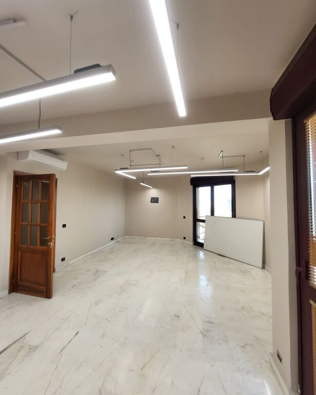 🏢 JEPET ZYRË ME QIRA – QENDËR