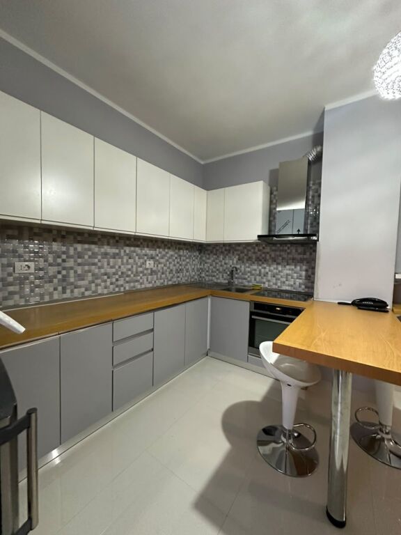 Astir jepet me Qira apartment 2+1+2i mobiluar