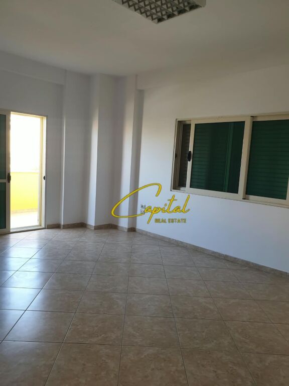 UFFICIO IN AFFITTO 250 M2 COMUNE DI PARIGI 100.000 LEKE