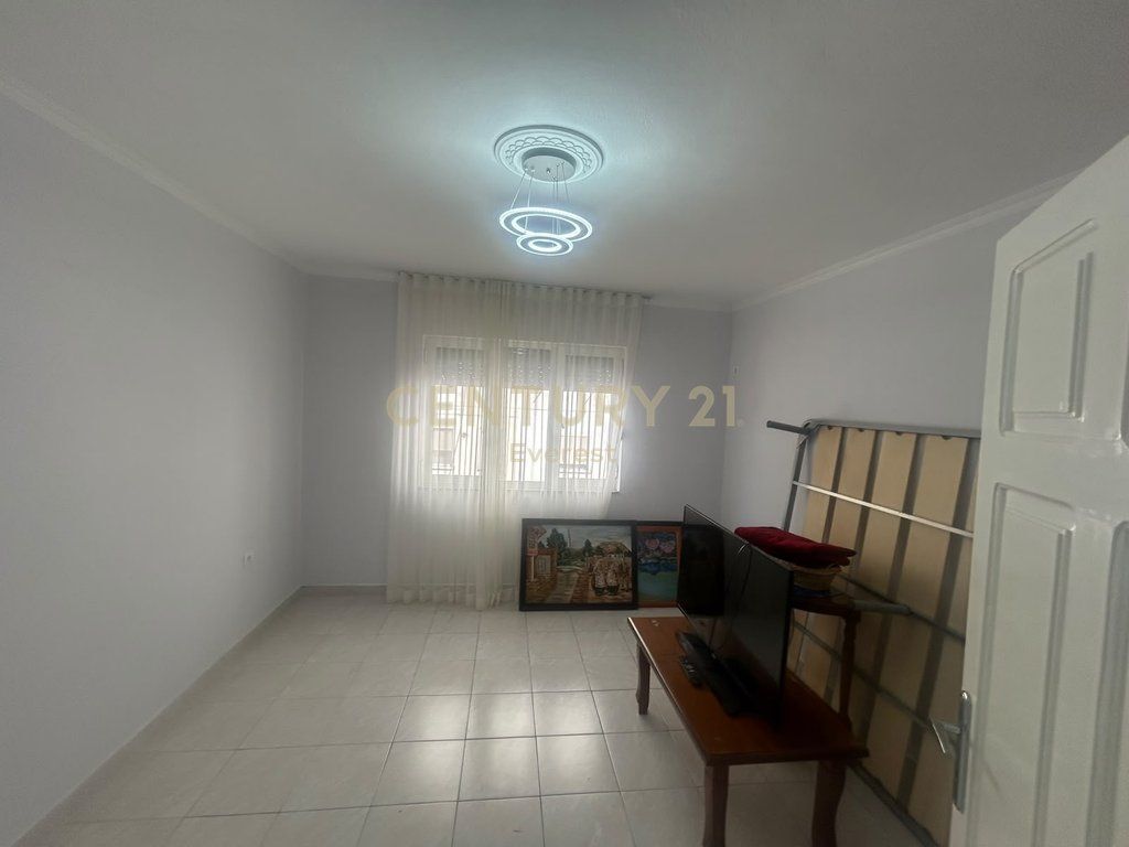 ISH STACIONI I TRENIT, JAPIM ME QIRA APARTAMENT 3+1
