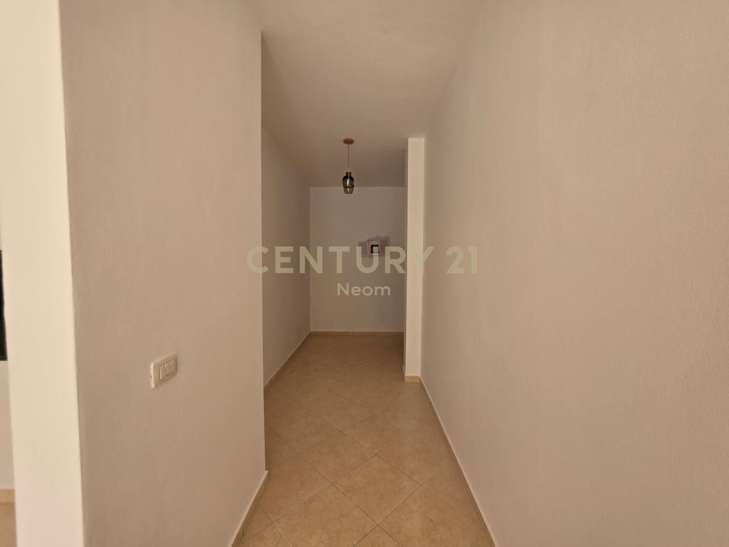 VENDESI APPARTAMENTO 3+1+2 – VIA EDUARD MANO, LAGO ASCIUTTO
