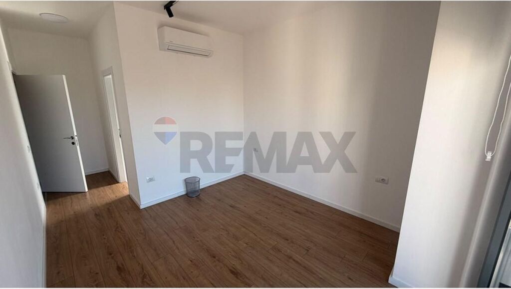 Office - For Rent - Barricades Street, Tirana