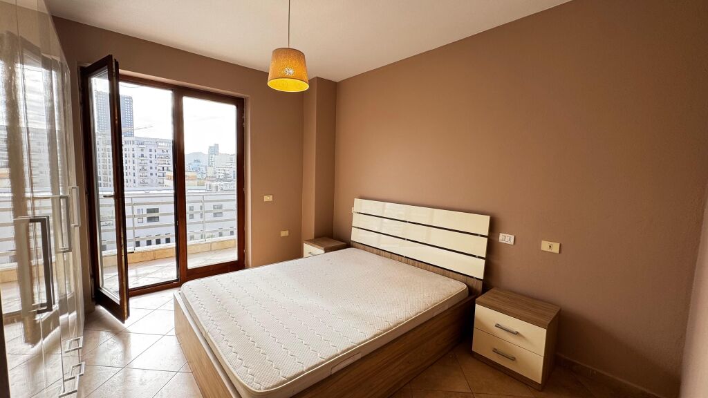 JEPET ME QIRA AMBIENT ZYRE – BULEVARDI ZOGU I