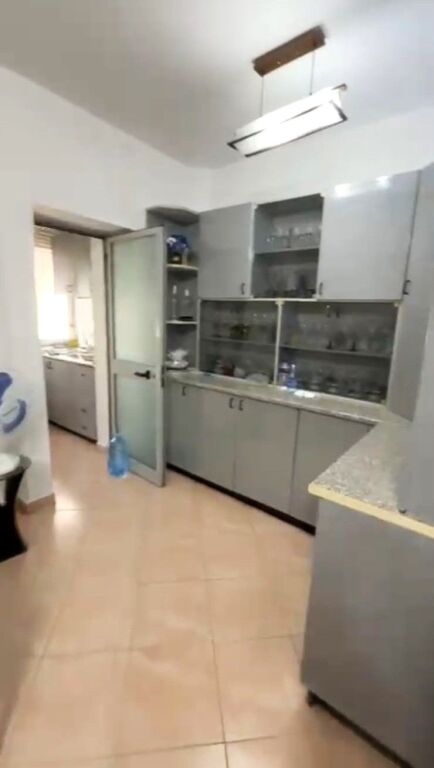🏢 Don Bosko, affittasi appartamento 2+1 arredato. 60.000 lek