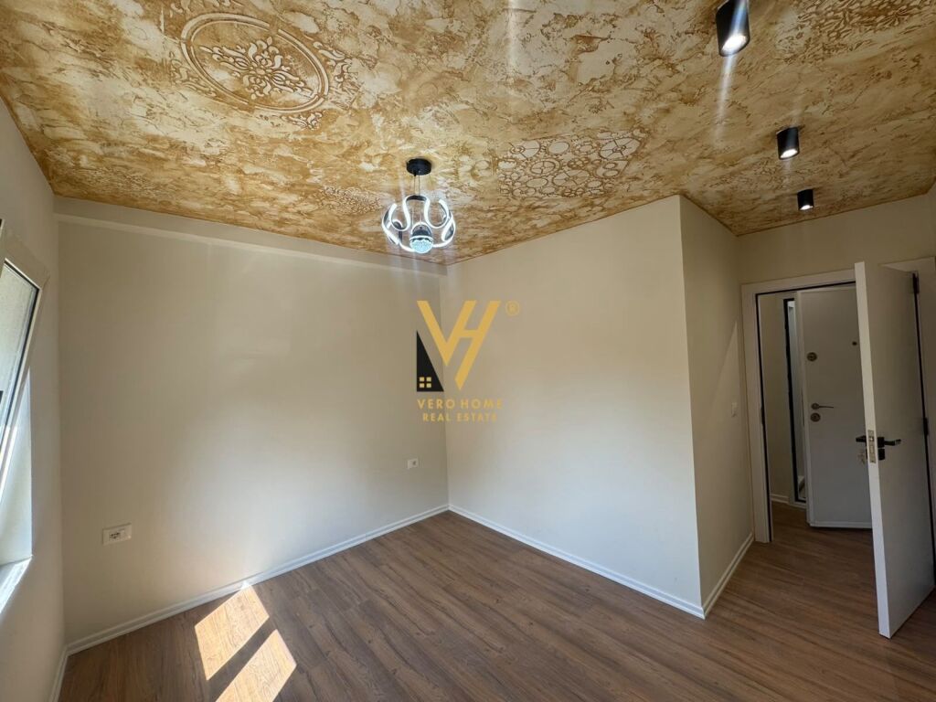 VENDESI APPARTAMENTO 1+1 IN VIA MINE PEZA 140.000 EURO