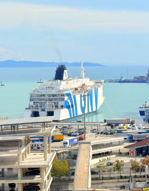 ATTICO IN VENDITA VICINO ALLA STRADA DEL PORTO, DURRES