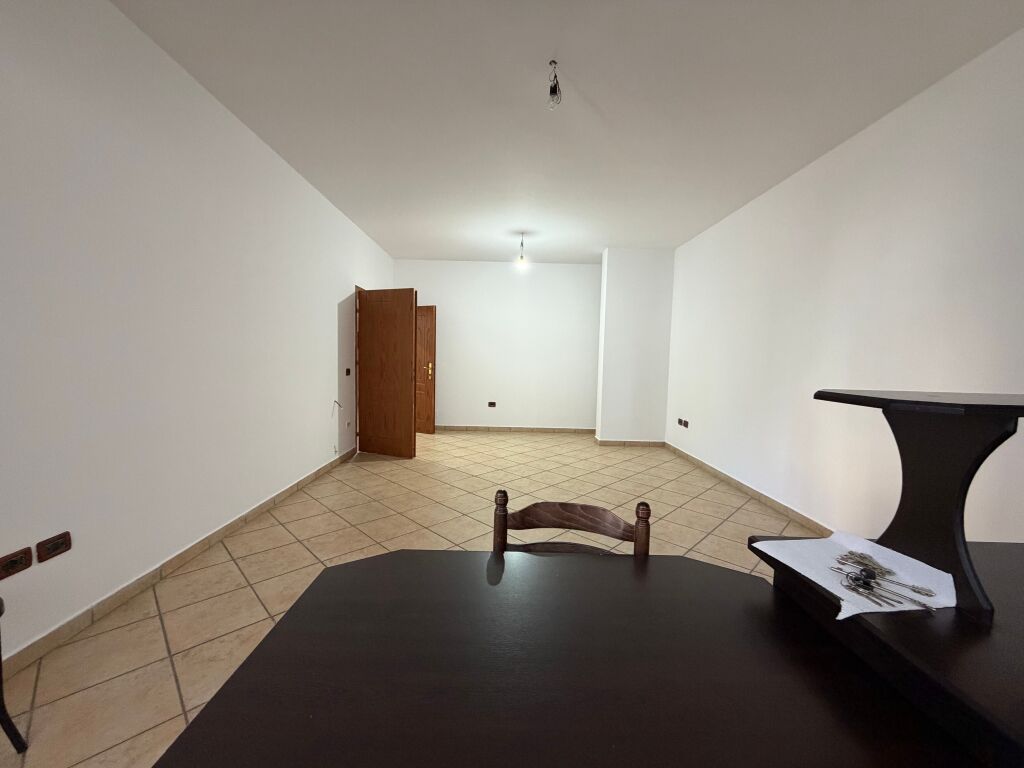 Affittasi appartamento 2+1+2, 21 Dhjetori, Tirana