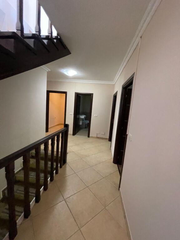 🏡VILË EKSKLUZIVE 4-KATËSHE ME PISHINË PER SHITJE TE AKACIA HILLS✨