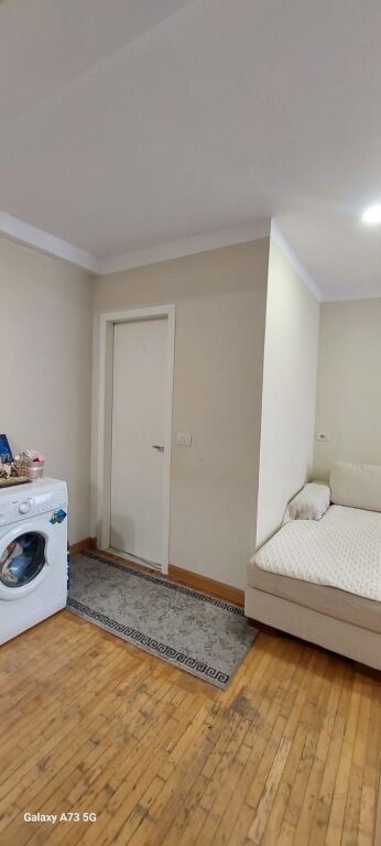 Shitet Apartament 1+1