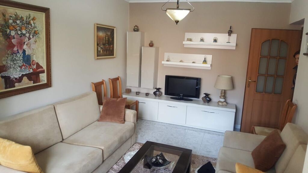 Affitto | Apartament 2 + 1 | Rruga Kongresi i Manastirit | 500 €/mese