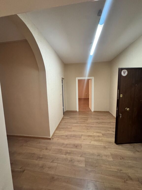 OFFICE FOR RENT 120 M2 BLLOK 100,000 LEKE