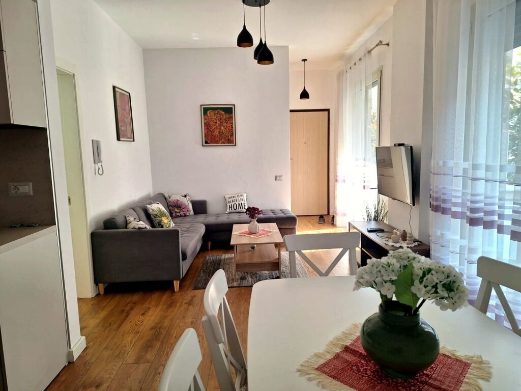 # FOR RENT: 2+1+2 Bathrooms 📍Rruga e Elbasanit (Near the U.S. Embassy) - 80,000 Lek/Month - Floor 2 - 85m² || Quick Access to Amenities