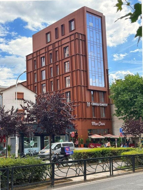 ME QERA AMB. BIZNESI💻: 2 AMB. PUNE 📍Rr. e Kavajes - Qender | 850€/Muaj - P. I Ri V.2025 - Kati.7 - SP.75m² | Buze Rr. Kryesore - 5 Min. Larg Qendres