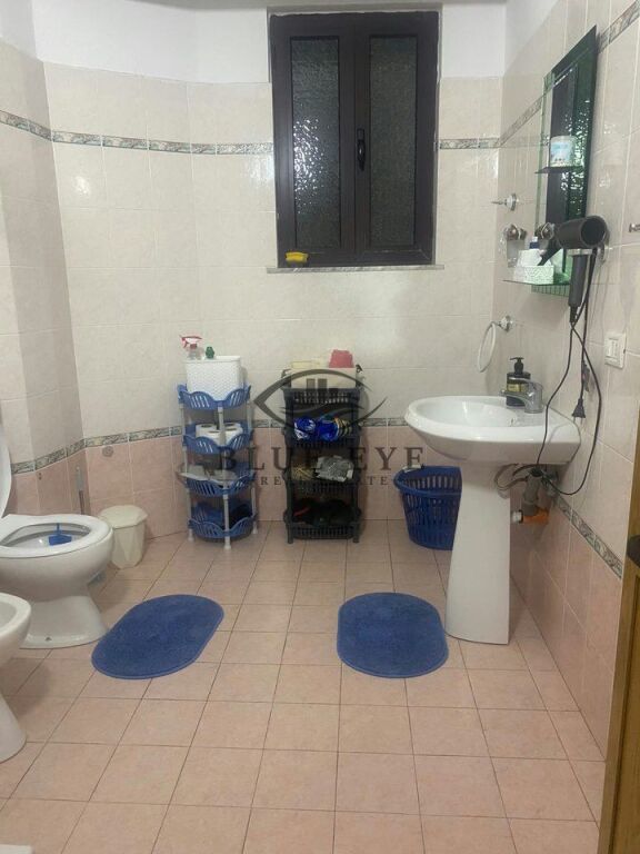 Jepet me Qira Apartament 2+1 për Studentë – Afër Albanian College!