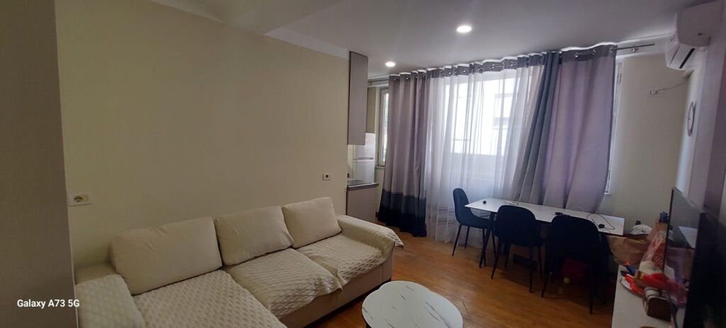 Shitet Apartament 1+1