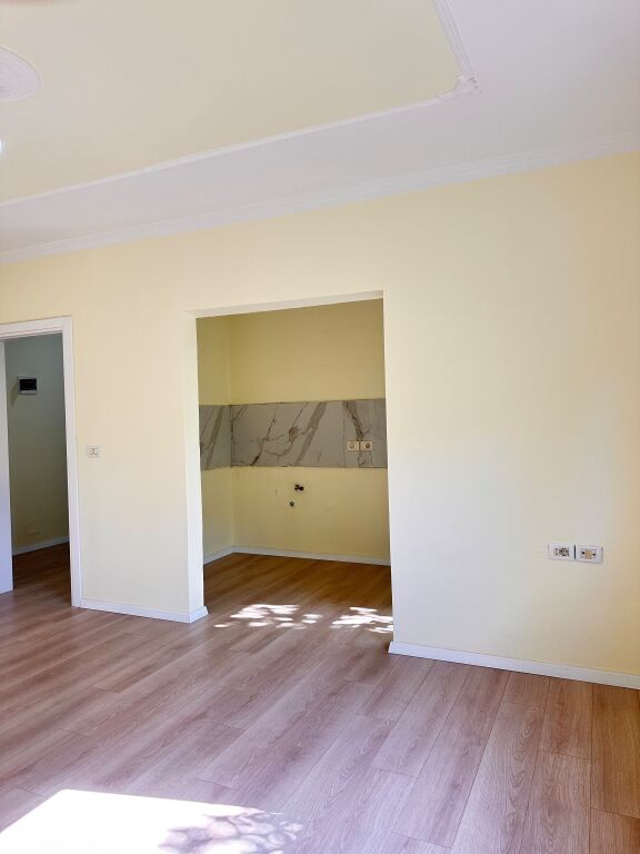 Shitet Apartament 1+1