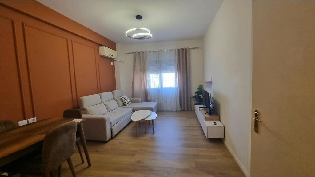 Apartament 1+1, për Qera NE ASTIR