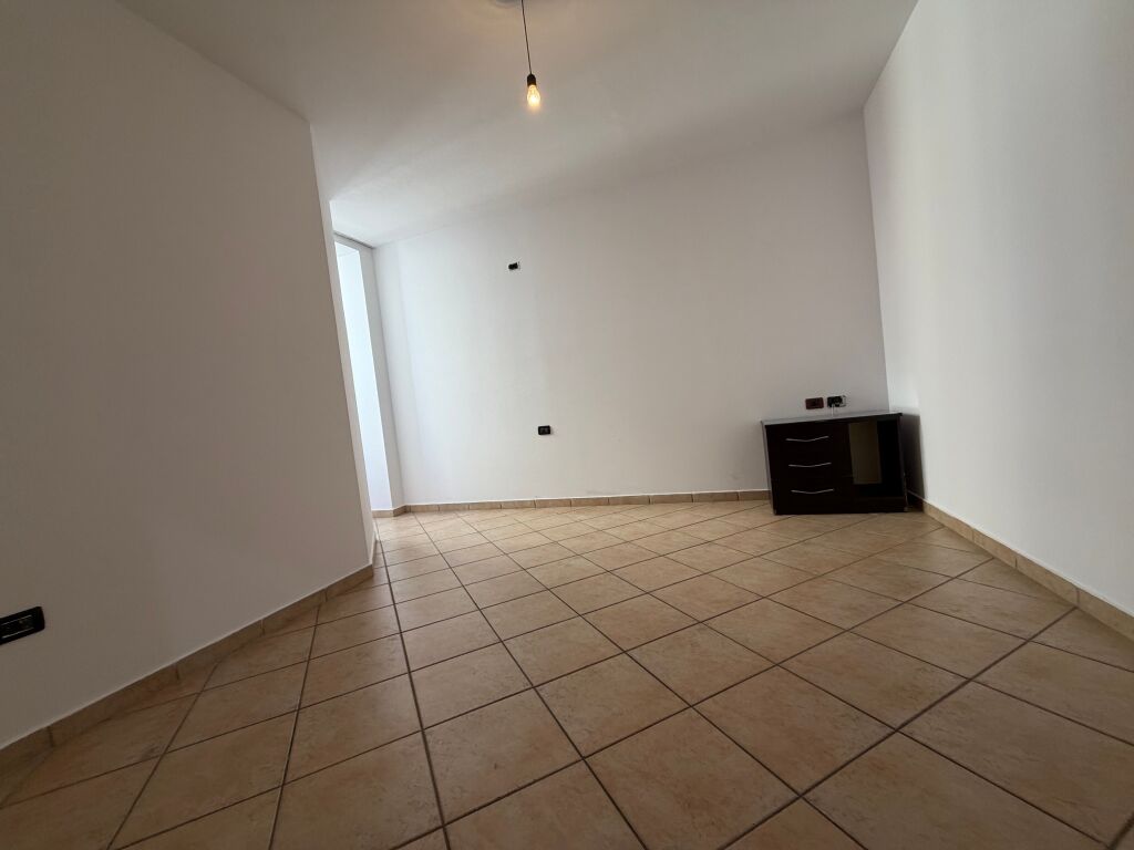 Affittasi appartamento 2+1+2, 21 Dhjetori, Tirana